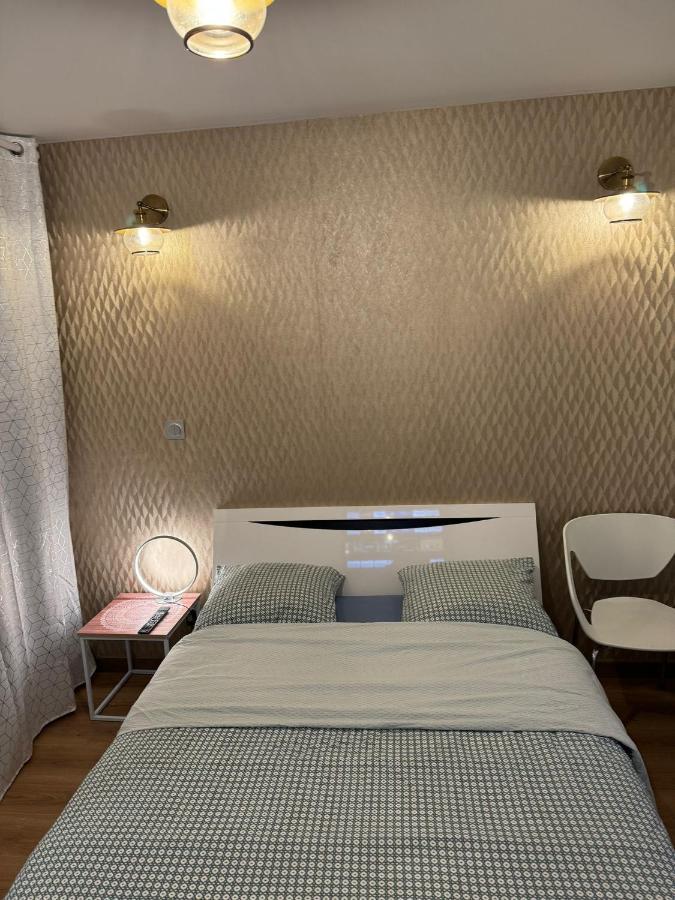 Chambre Privee/Climatisee+Tv /Petit Dejeuner Inclu/Tout Confort Невер Екстериор снимка