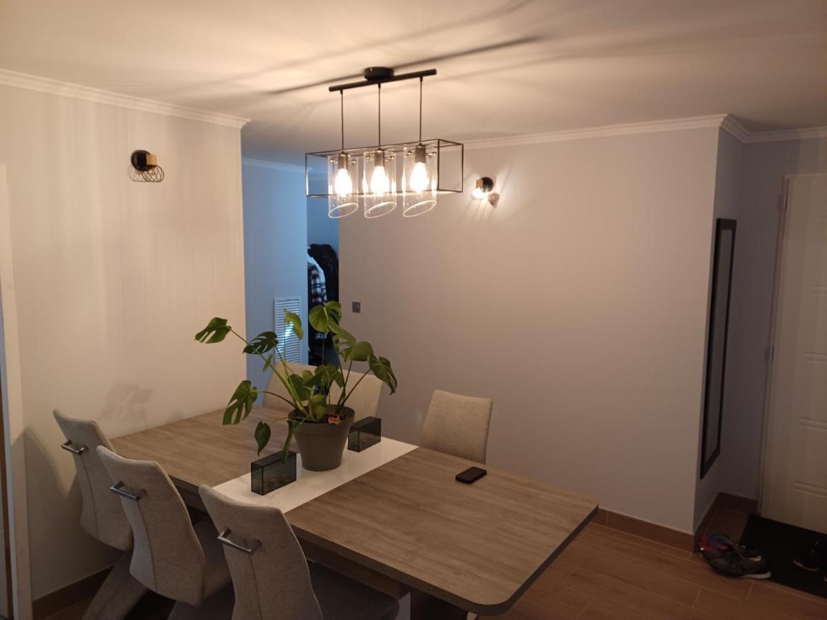 Chambre Privee/Climatisee+Tv /Petit Dejeuner Inclu/Tout Confort Невер Екстериор снимка