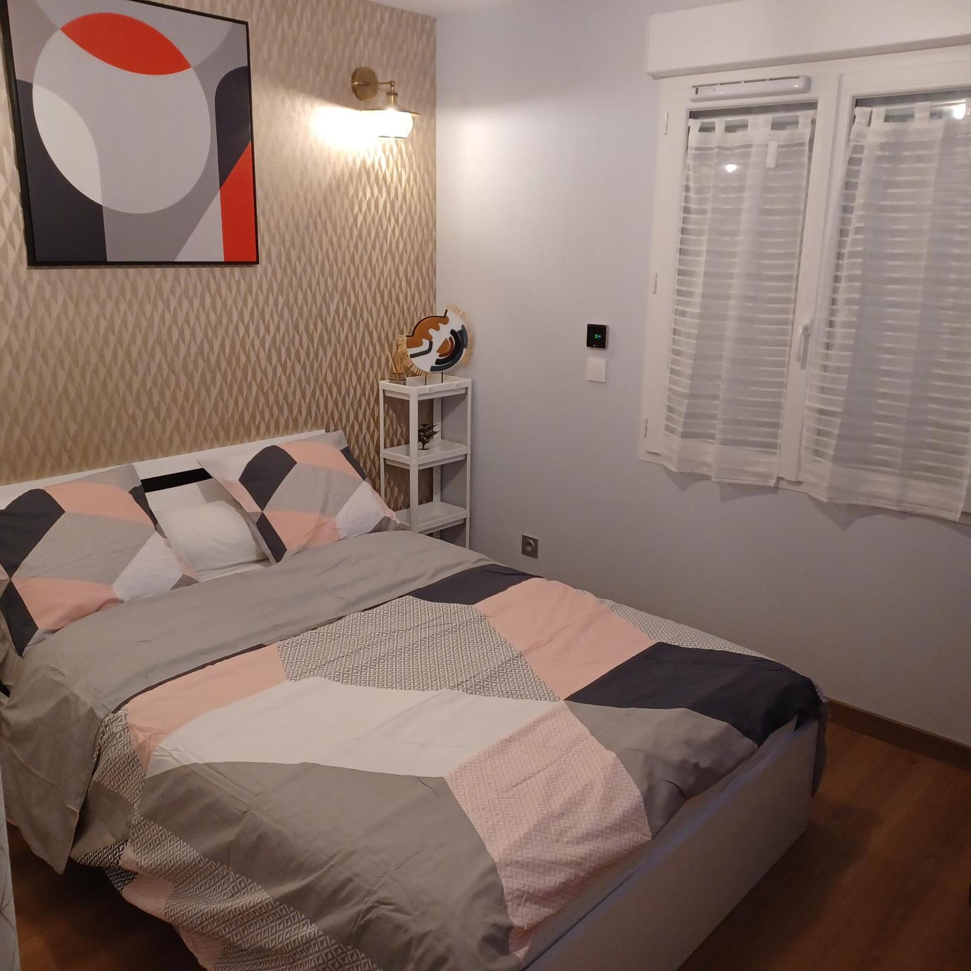 Chambre Privee/Climatisee+Tv /Petit Dejeuner Inclu/Tout Confort Невер Екстериор снимка